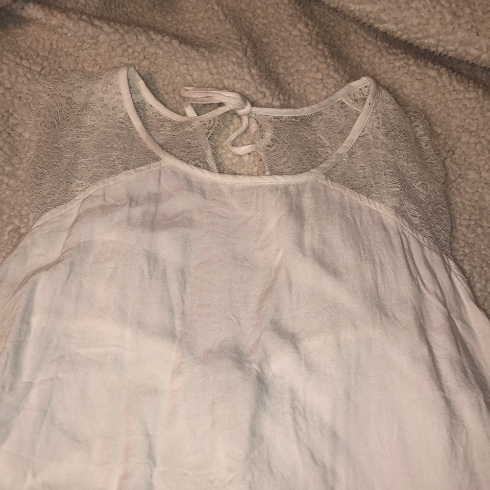 Elegant White Lace Women’s Top